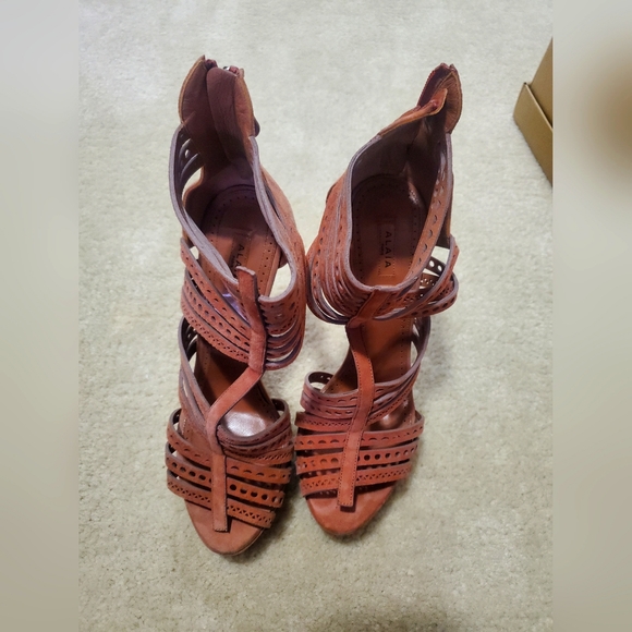 Brown - Picture 3 of 9